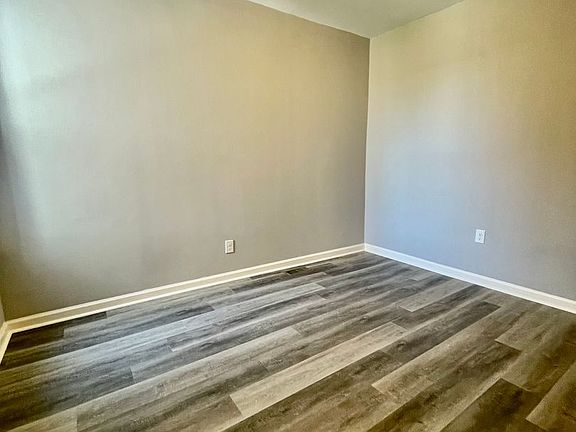 5th image of 1423 N Alden St #V