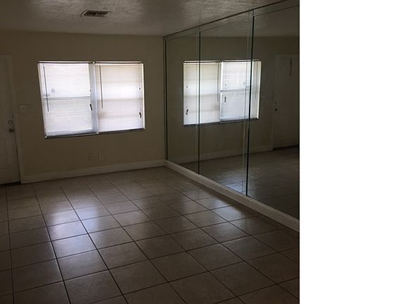 4th image of 2860 NW 20th St