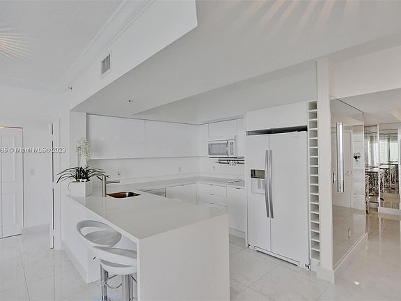 4th image of 16699 Collins Ave APT 3909