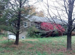 449 Weir Mountain Rd, Gilbert, PA 18331