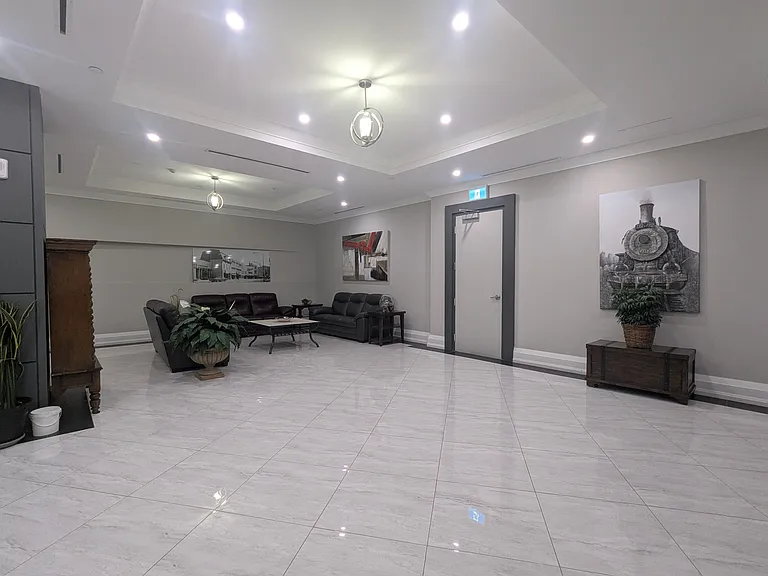 121 King St W — Photo 24