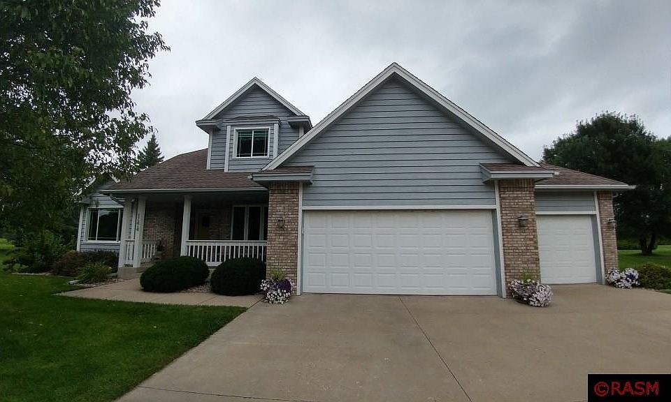 1st image of 144 Fairway Dr