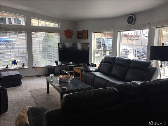 4th image of 858 Boyer Ave SW