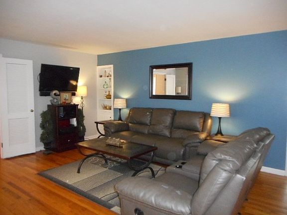 5th image of 353 Meadow Ln