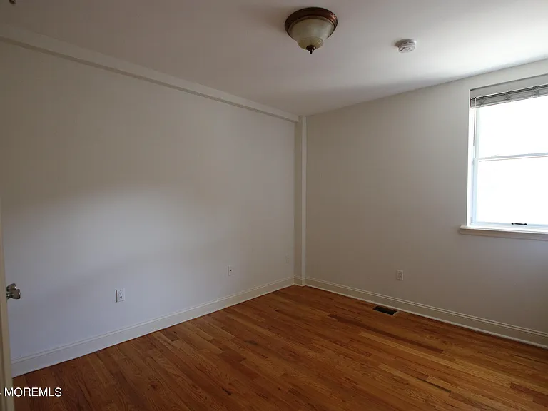1003 Bond St #5 — Photo 8