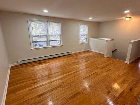 4th image of 13 Byron Pl #13