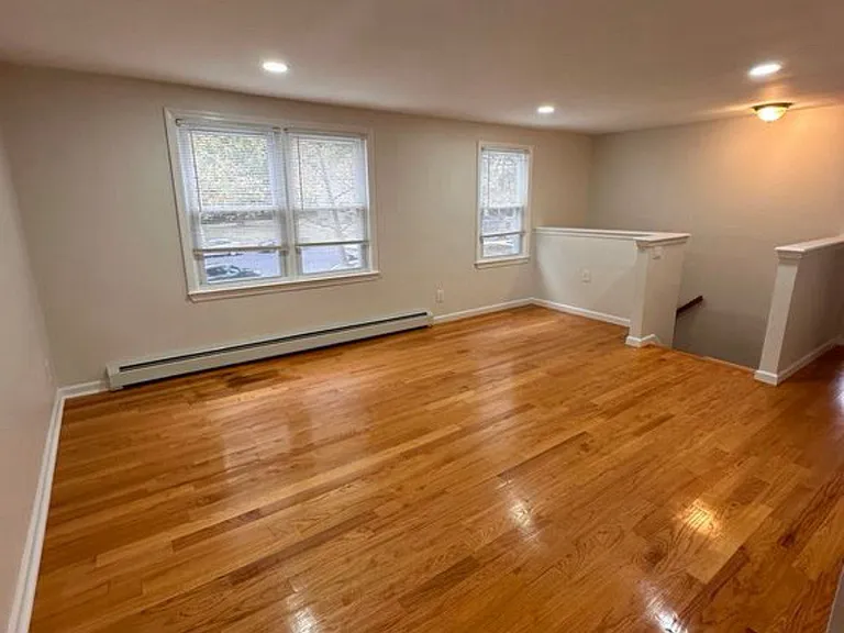 13 Byron Pl #13 — Photo 3