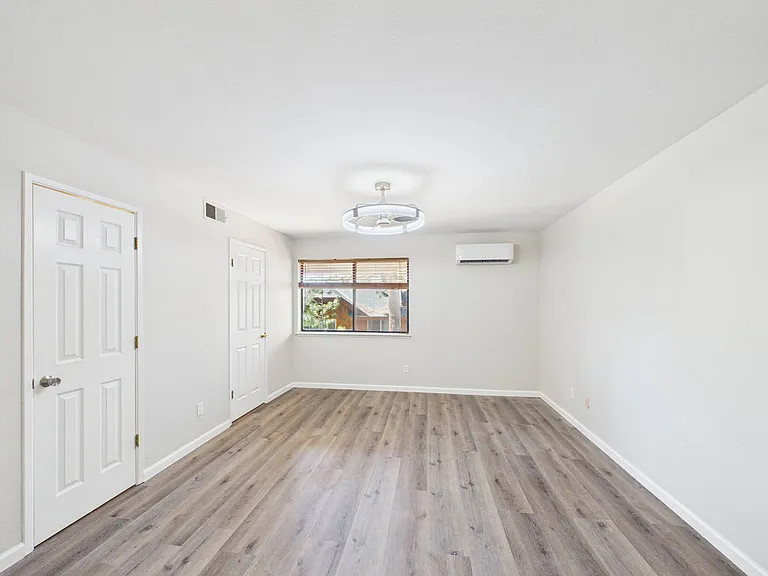 317 Cottonwood Ct — Photo 6