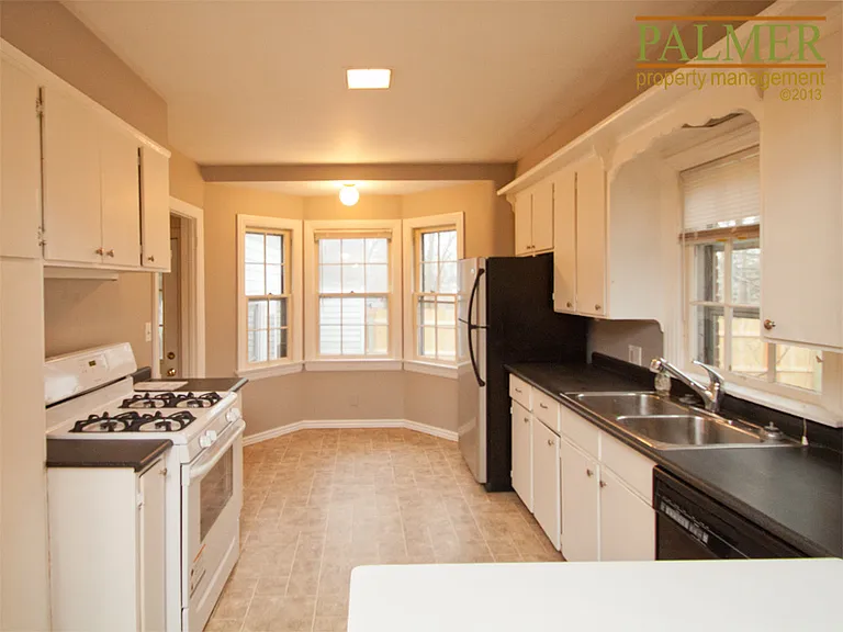 1028 Walsh St SE — Photo 5