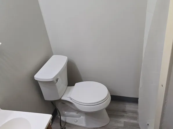 105 West Ave APT 2, East Syracuse, NY 13057