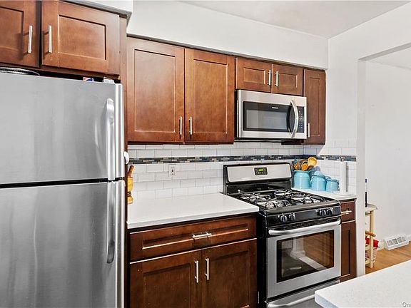 2nd image of 4033 Hill Ave