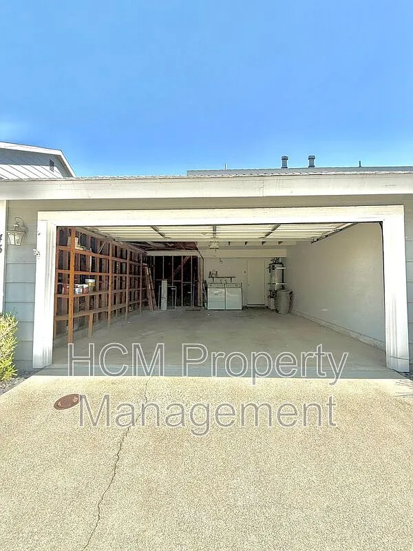 3 bed, 3.0 bath, 1330 sqft, $2,850 — Photo 3