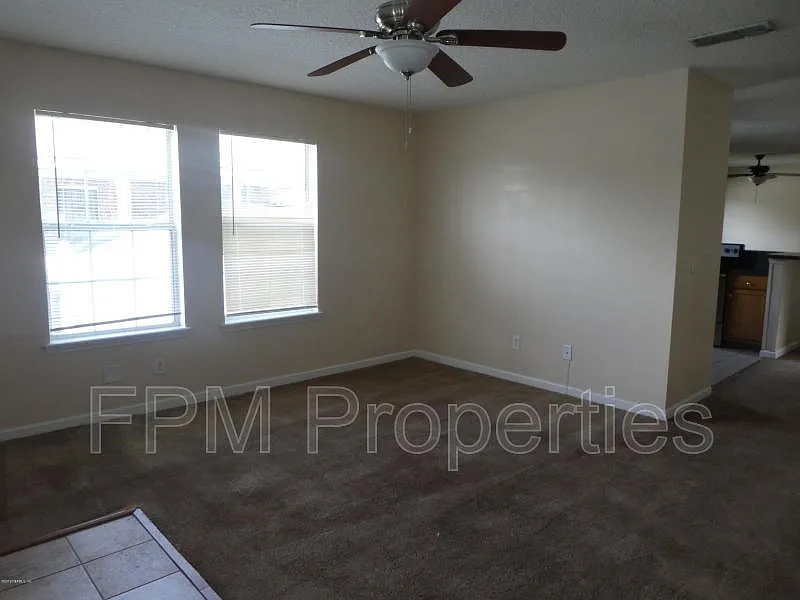 3 bed, 2.5 bath, 1600 sqft, $1,395 — Photo 2