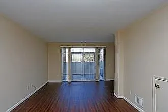 2x2.5 / 1325 sf / Living (balcony)