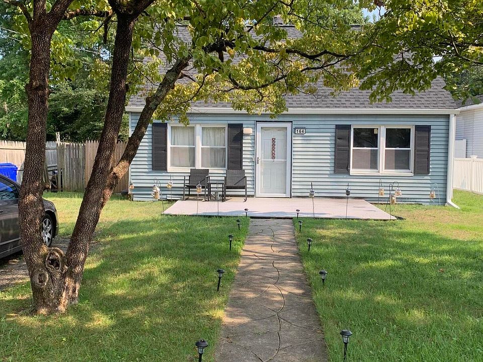 2nd image of 164 16th Avenue