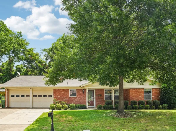 1012 Livingston Dr, Hurst, TX 76053