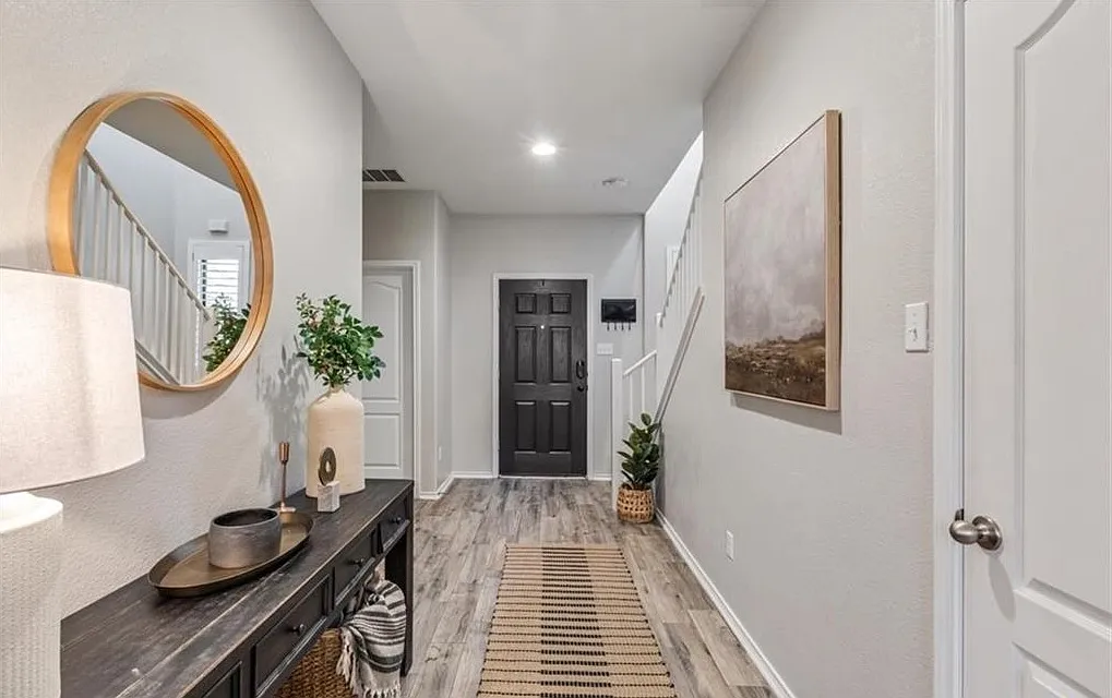 3 bed, 2.5 bath, 2309 sqft, $2,000 — Photo 3