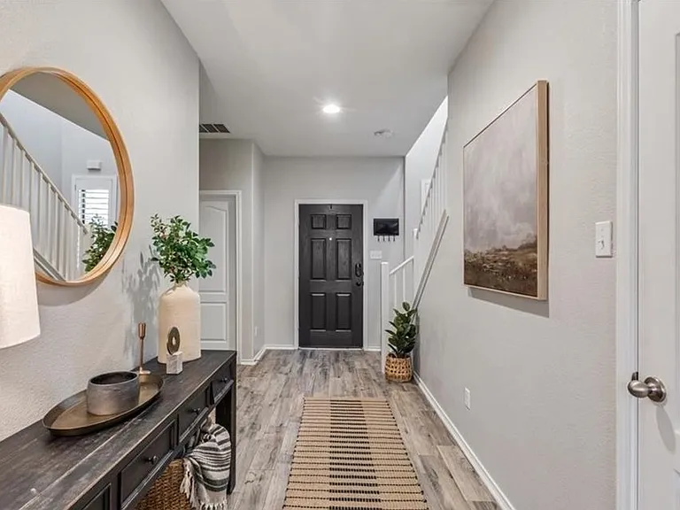 1119 Lonesome Oak Dr — Photo 3