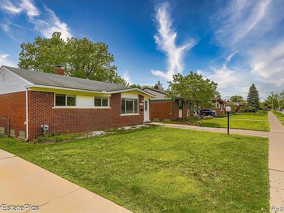 3rd image of 32263 Birchwood St