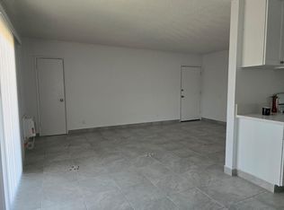 9001 Orion Ave APT 14, North Hills, CA 91343