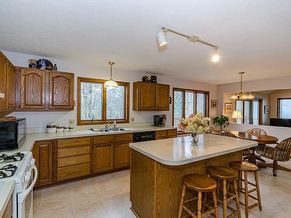 4th image of 10338 Pamela Dr