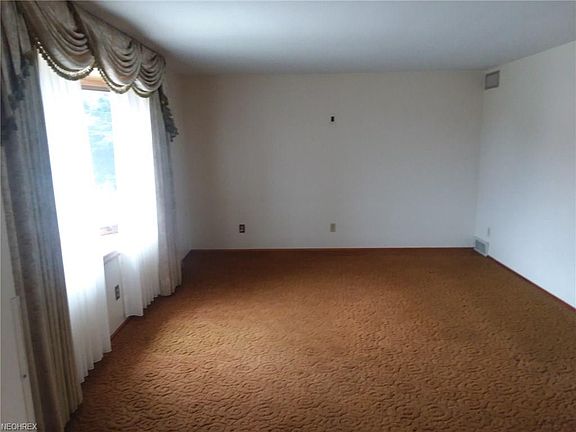 4th image of 135 Paulman Dr