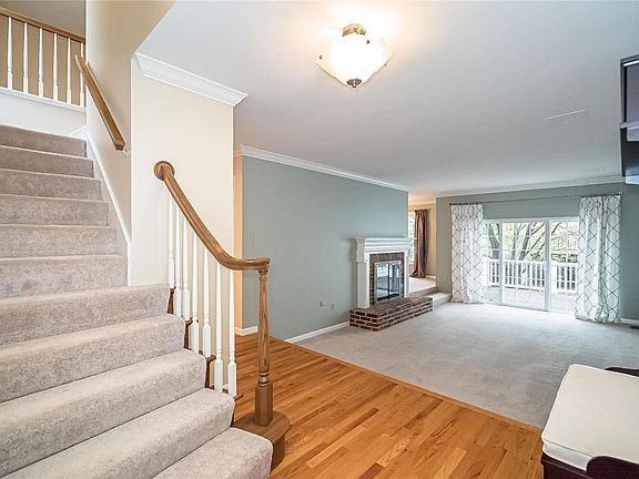 3rd image of 15051 Green Circle Dr