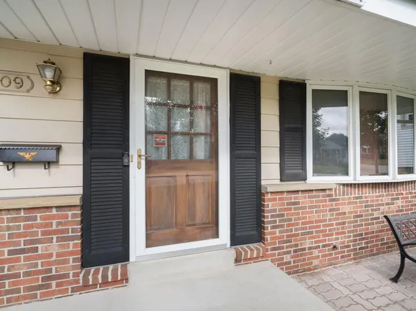 909 South 110th STREET, West Allis, WI 53214