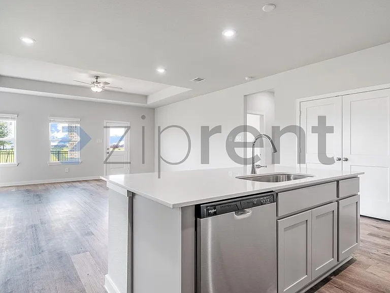 27327 Blue Pool Dr #27327 — Photo 11