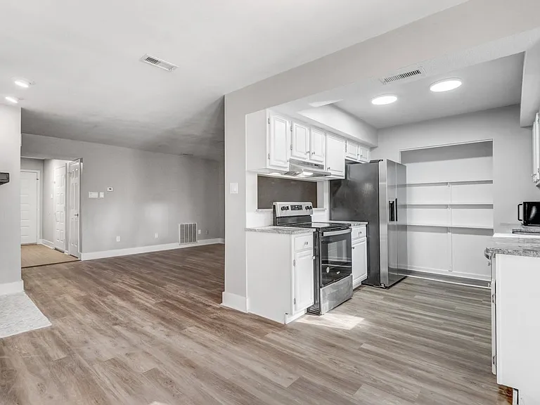1904 Stephens St — Photo 12