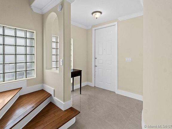 5th image of 20875 NE 30th Pl