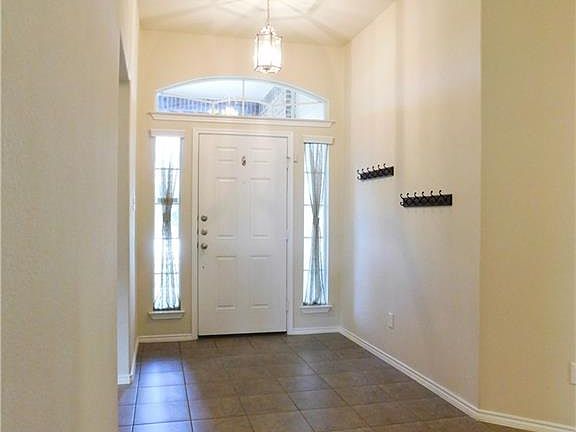 3rd image of 9209 Cricket Dr