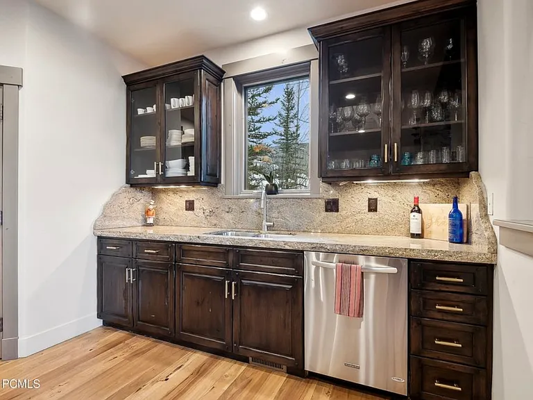 2060 Paddington Dr — Photo 11