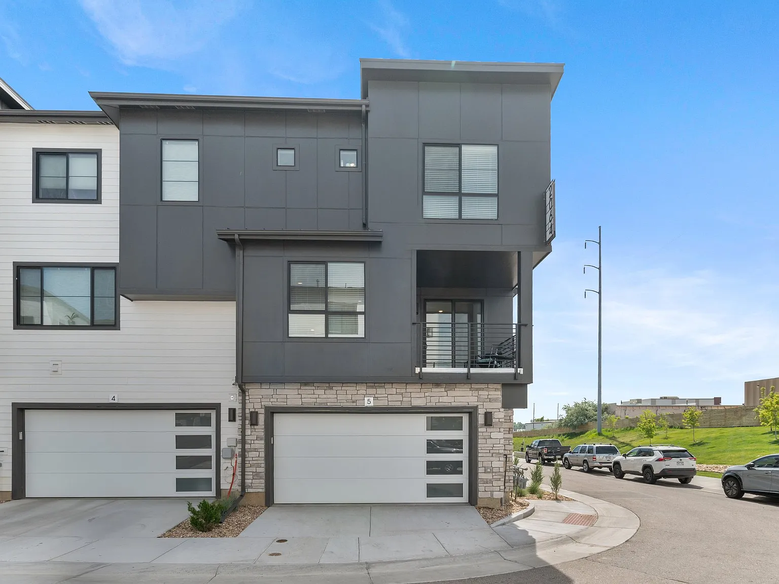 2 bed, 2.5 bath, 1238 sqft, $3,995 — Photo 3