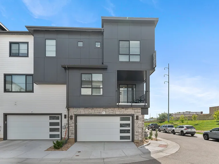 2064 S Holly St — Photo 3