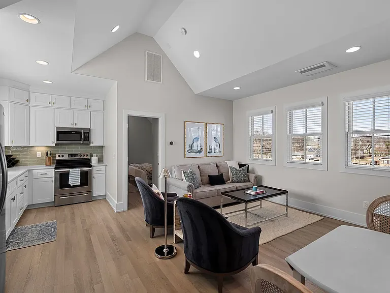 920 Lawrence Ave #B — Photo 21