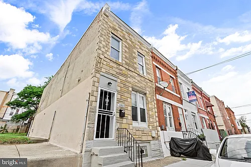 1833 Fontain St Photo 1