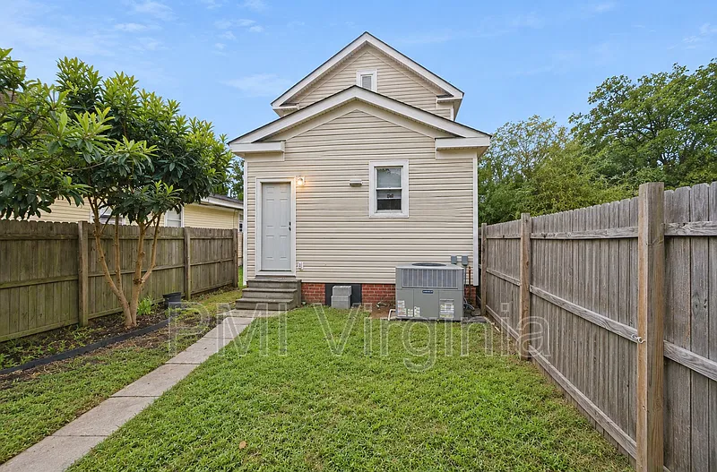3 bed, 2.0 bath, 1269 sqft, $1,900 — Photo 2