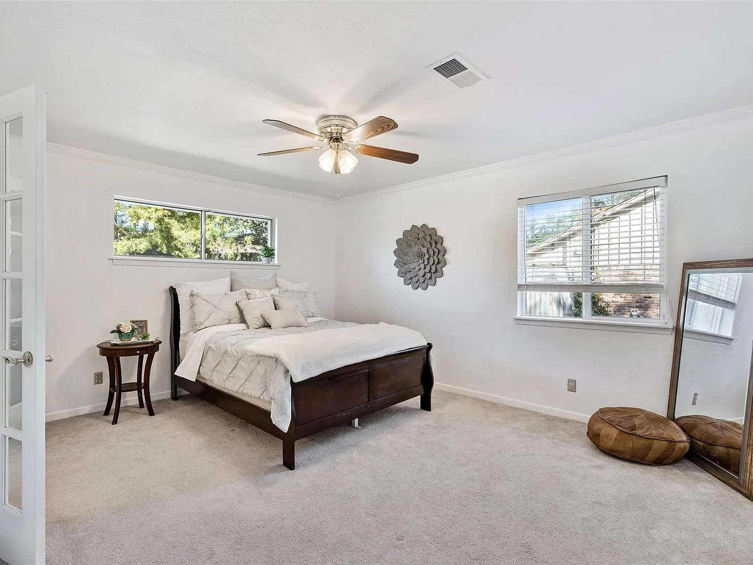 3 bed, 2.0 bath, 2029 sqft, $3,000 — Photo 3