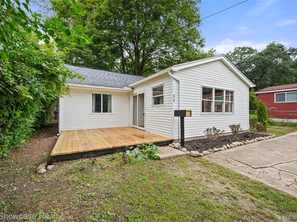 619 Elizabeth St, Milford, MI 48381