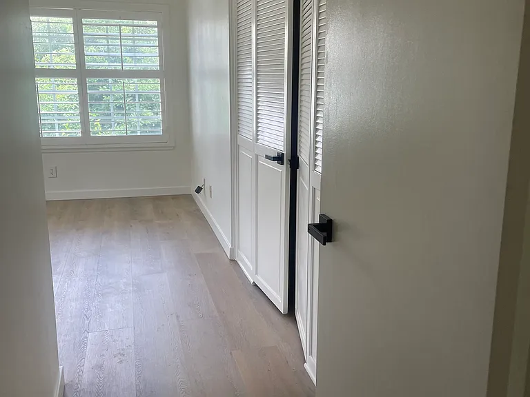 32001 Waterside Ln — Photo 11