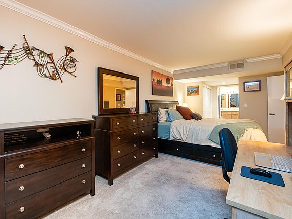 4th image of 3098 Rue D'orleans #210