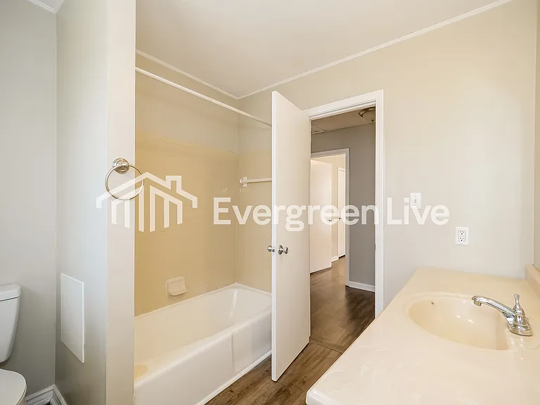 1109 NE 9th Street Ter — Photo 11