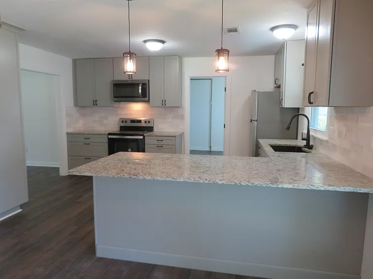 7895 Pavilion Dr — Photo 16
