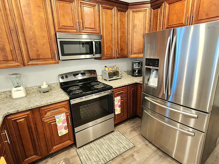 232 Woodview Ave — Photo 7