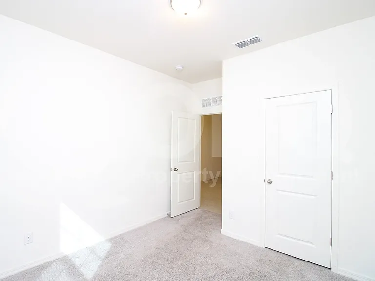 2450 E Alonso Dr — Photo 8