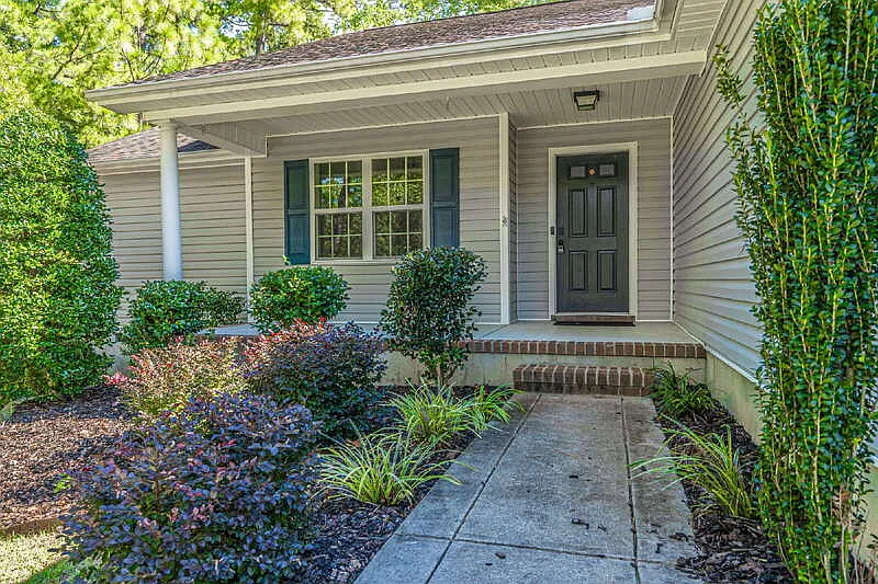 3 bed, 2.0 bath, 1650 sqft, $2,200 — Photo 3