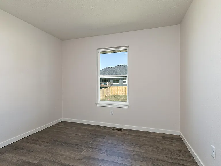 800 E Crew Dr — Photo 22