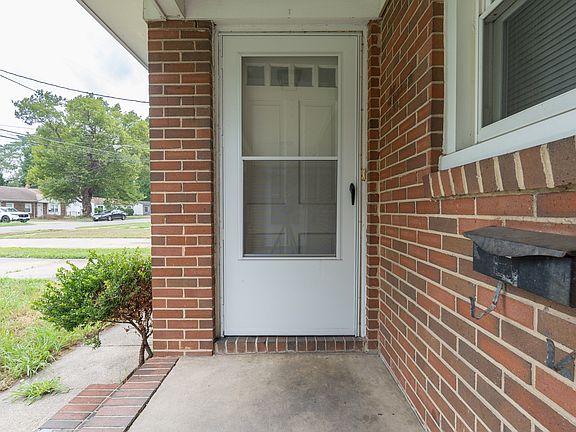 5th image of 344 Woodview Ave #A