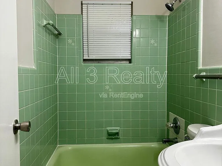 712 Sir Michael Dr — Photo 23